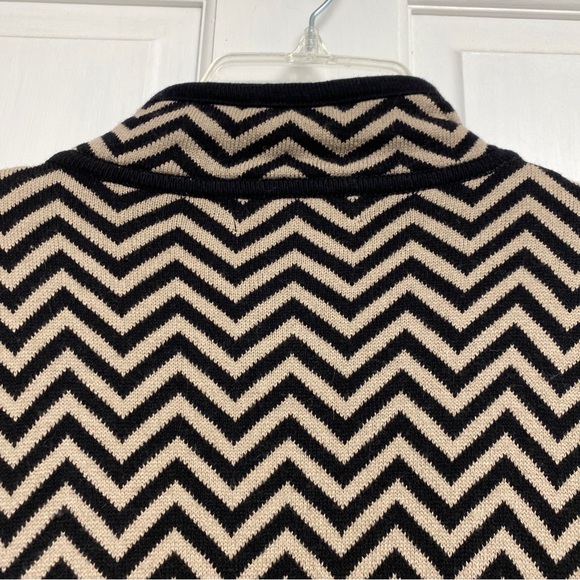 Liz Claiborne Sweater Poncho L/XL Black and Beige Chevron leather buckle closure - Picture 10 of 12